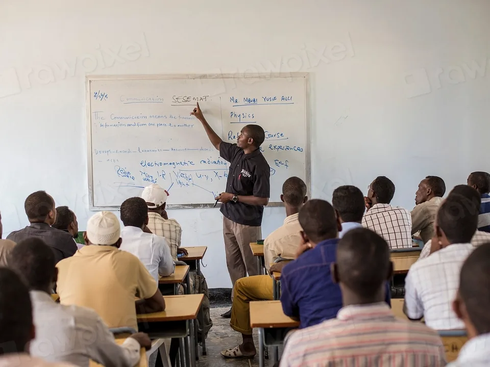 Formation des équipes aux outils d'IA dans une salle de Dakar